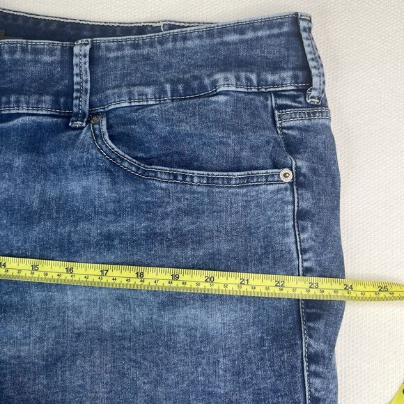 Torrid Blue Denim Jean Shorts Women’s Plus Size 24 3 ButtonsSummer - Picture 6 of 12